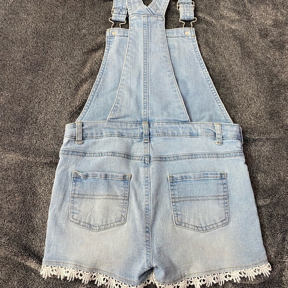 Light Wash Denim Butterfly Lace Short Overalls Epic Threads Size 12 - Picture 4 of 5